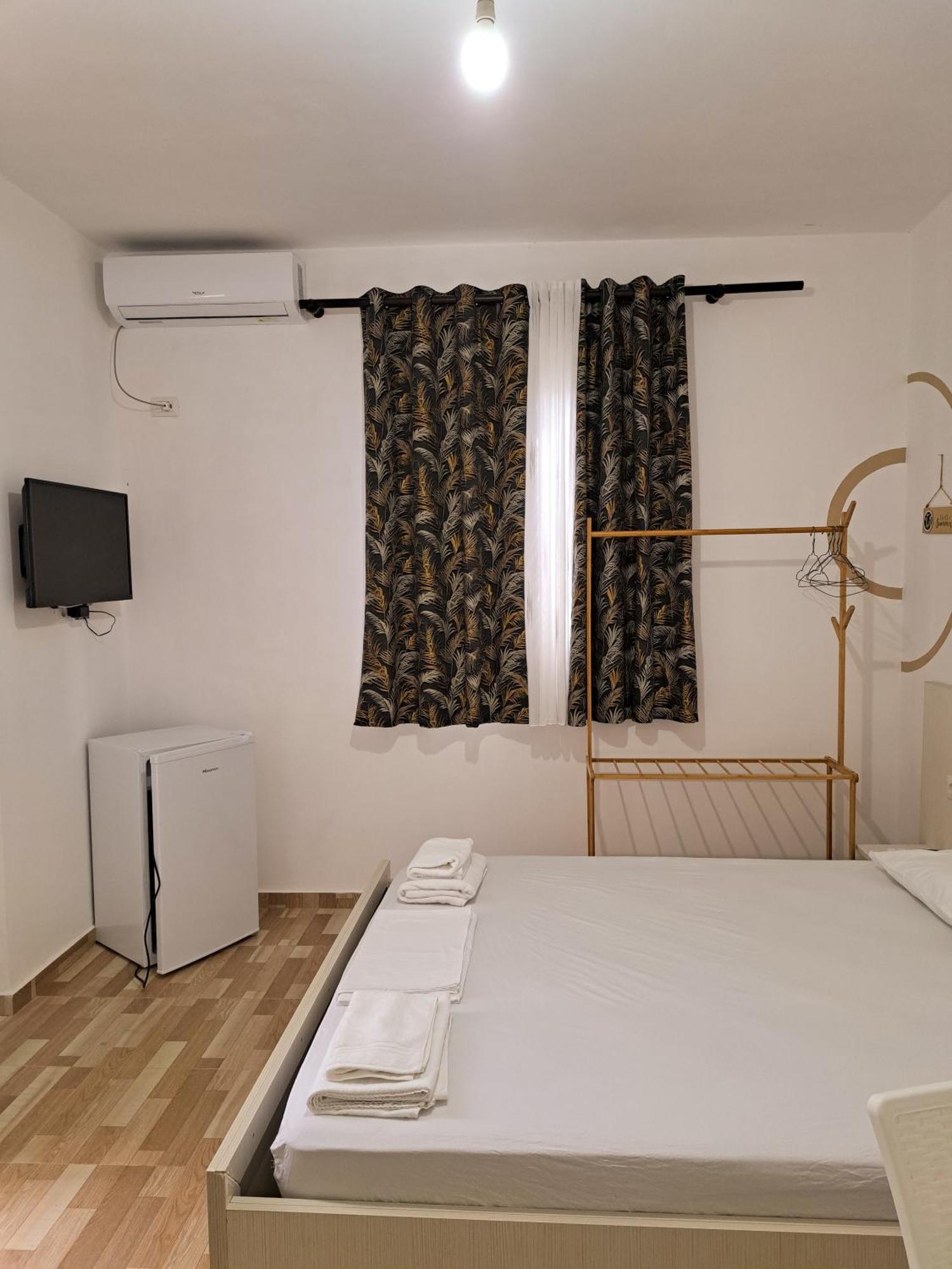 Troi Beach House فلورا الغرفة الصورة