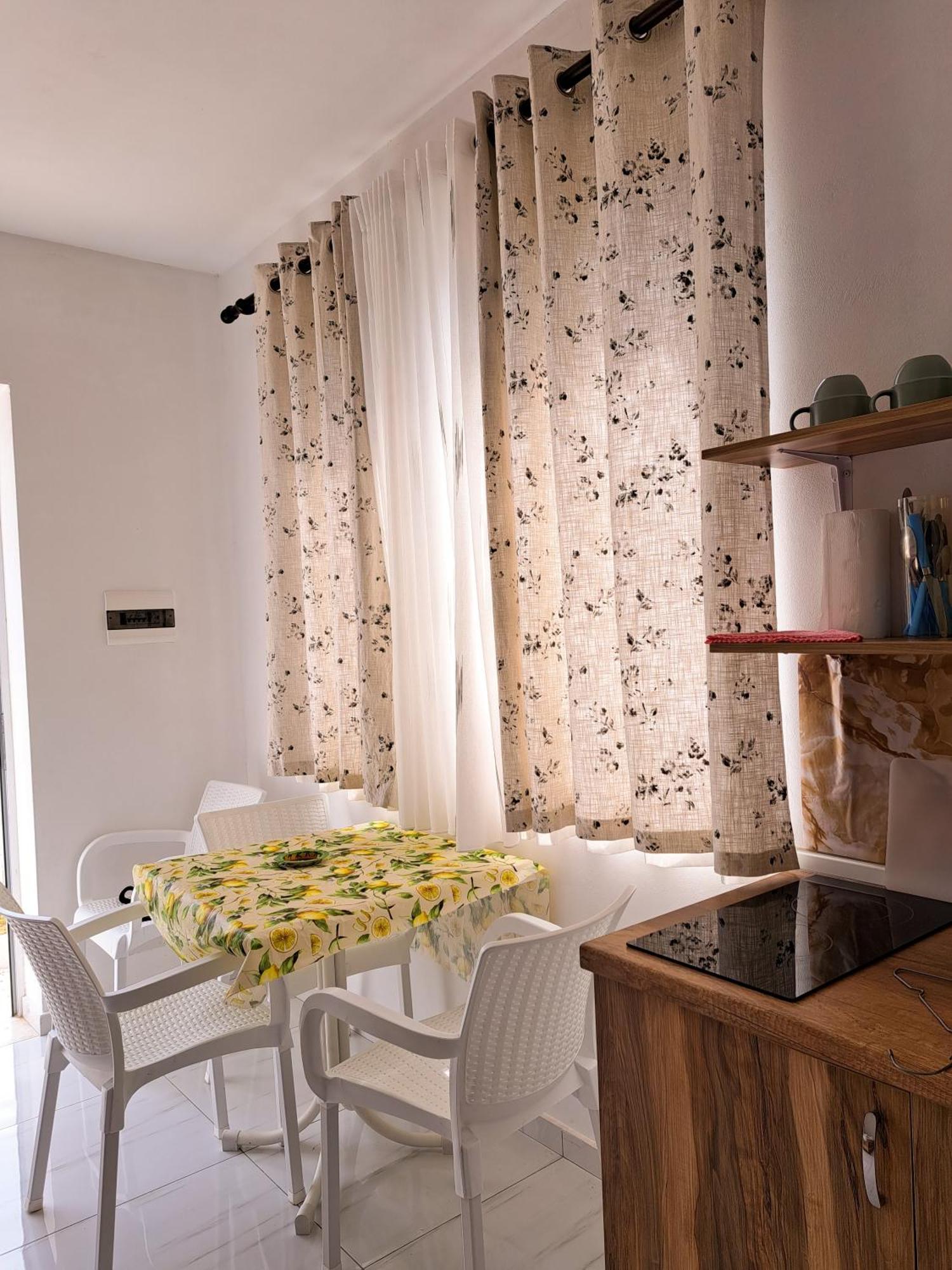 Troi Beach House فلورا الغرفة الصورة